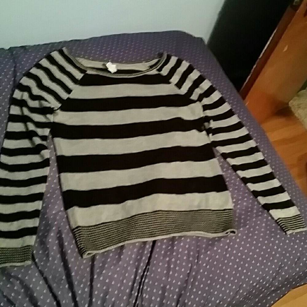 Aeropostale sweater, black and gray
